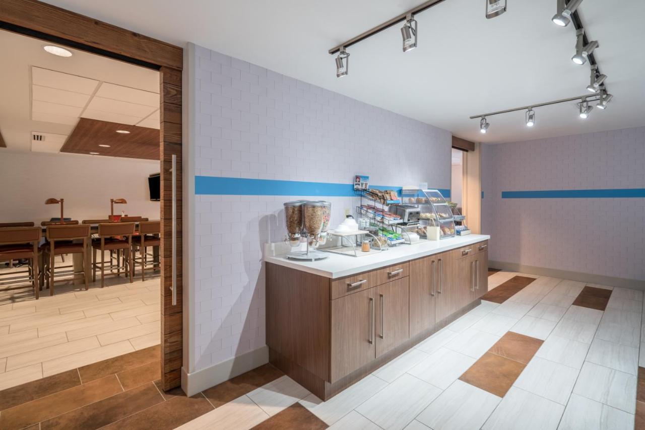 Holiday Inn Express Radcliff Fort Knox By Ihg Ngoại thất bức ảnh